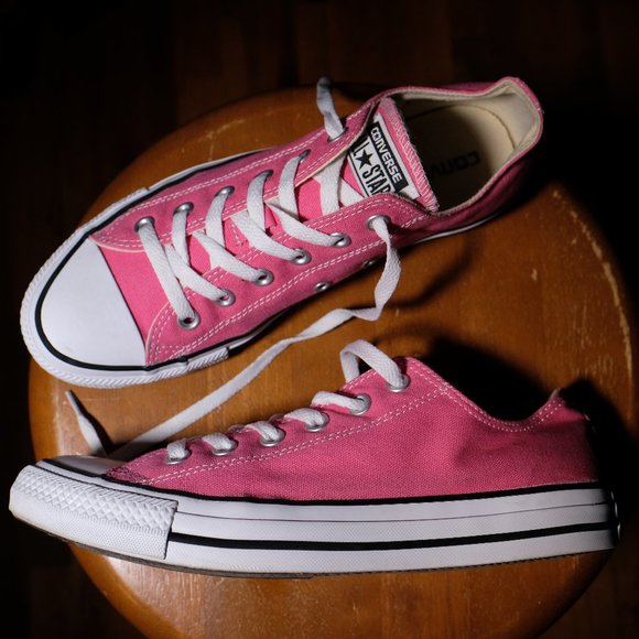 pink chuck taylors mens